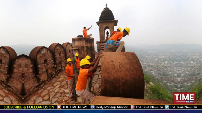 Lightning bolt kills 11 people ‘taking selfie’ in front of 12th century fort in Indian city