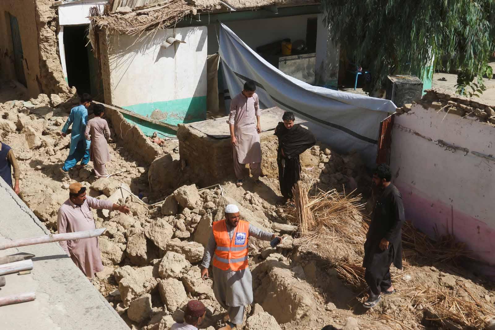 بلوچستان جي مختلف علائقن ۾شديد زلزلي جي نتيجي ۾  20 فوت، 300 کان وڌيڪ زخمي ٿي پيا